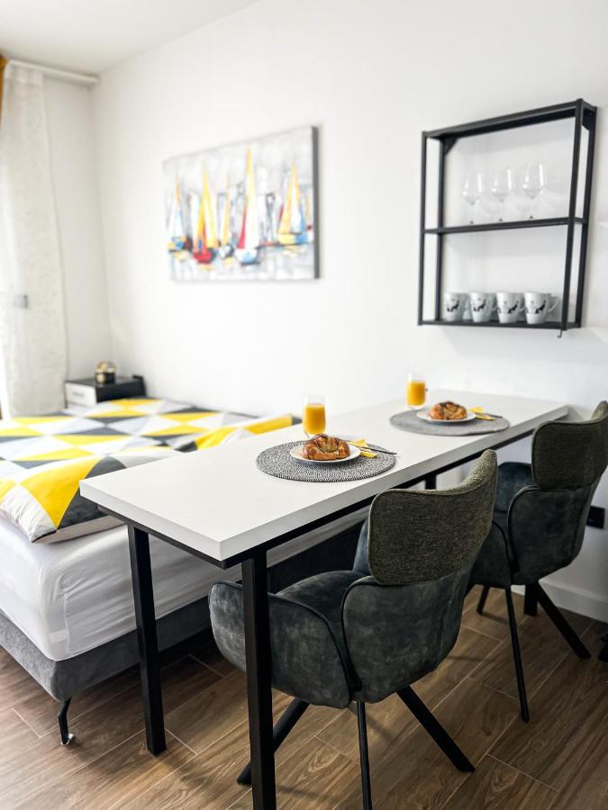 San-Studio Apartment Dugi Rat Exterior photo