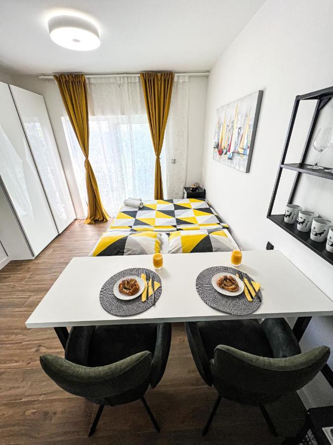 San-Studio Apartment Dugi Rat Exterior photo