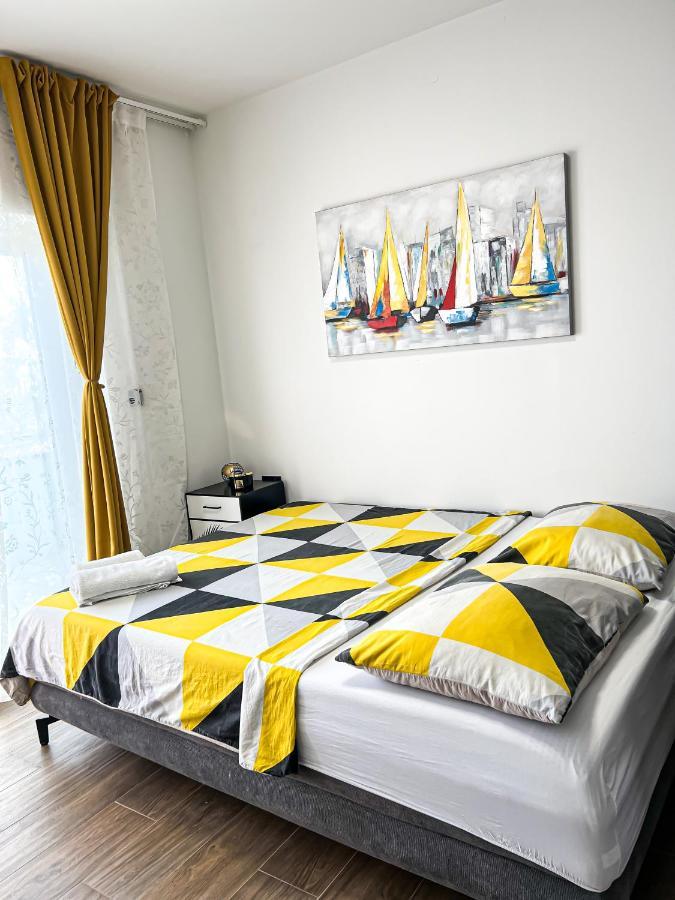 San-Studio Apartment Dugi Rat Exterior photo